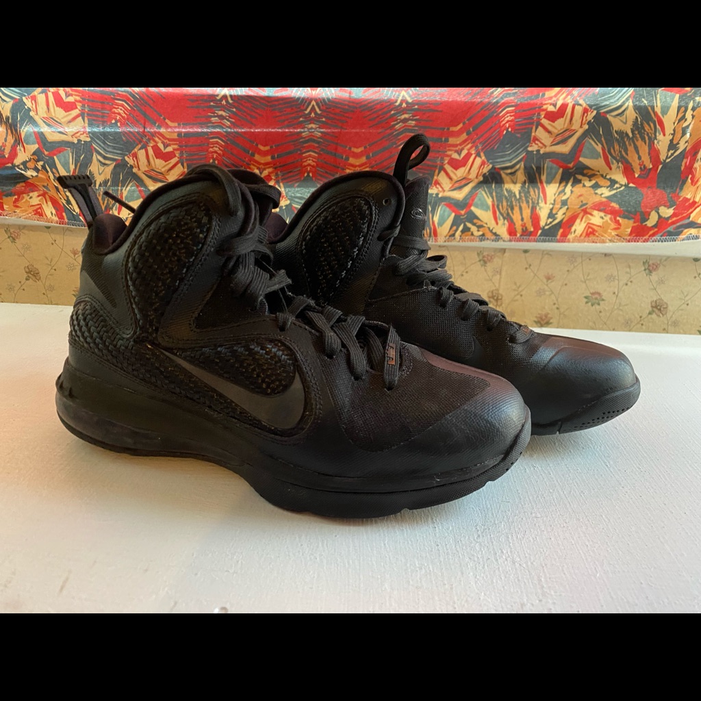 Black Nike Lebron 9 Gs